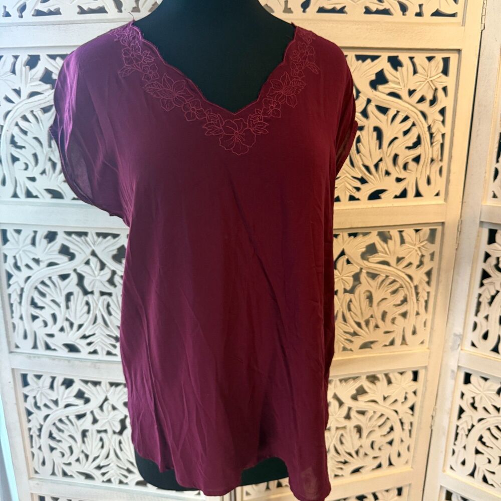Liz Claiborne woman size Medium Blouse New With Tags Burgandy